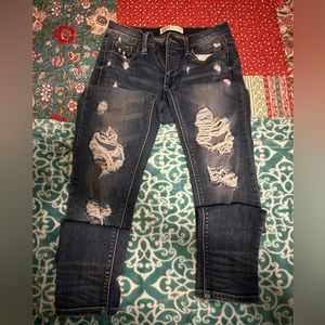 Low rise skinny jeans with distressed look